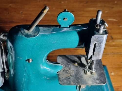 Vintage Casige Miniature Sewing Machine / Toy Sewing Machine - See pictures