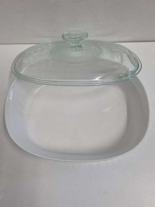 Corningware Dish with lid - 1.4L