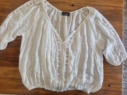 Beautiful White Top - Size M