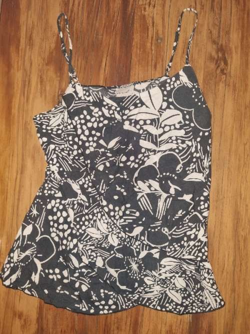 Beautiful Strappy top - Size L