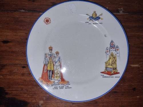Vintage King and Queen Coronation Plate - Made in England - Diameter - 16.5cm