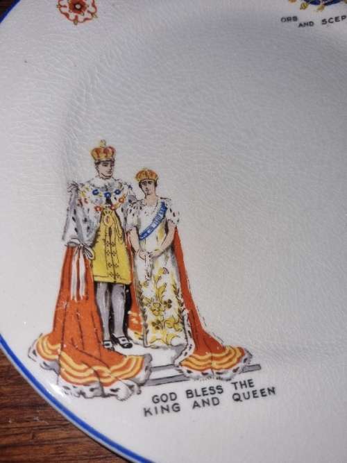 Vintage King and Queen Coronation Plate - Made in England - Diameter - 16.5cm