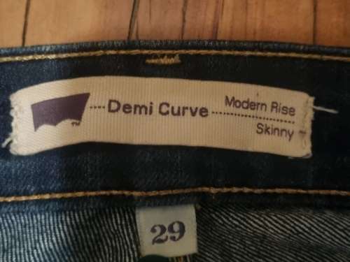 Levi Jeans- Demi curve - Modern Rise - Skinny - Size 29