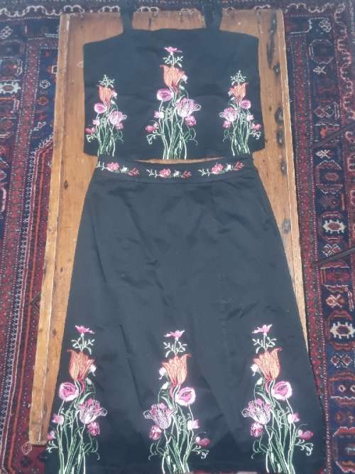 Beautiful 2 Piece Skirt and Top - Embroidered Detail - Size 32