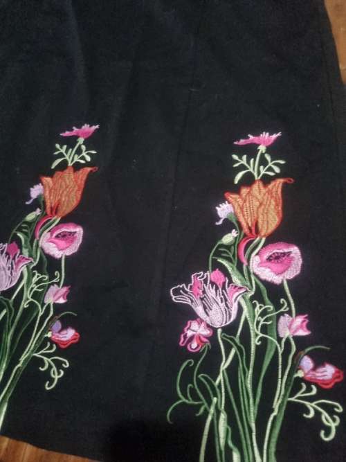 Beautiful 2 Piece Skirt and Top - Embroidered Detail - Size 32