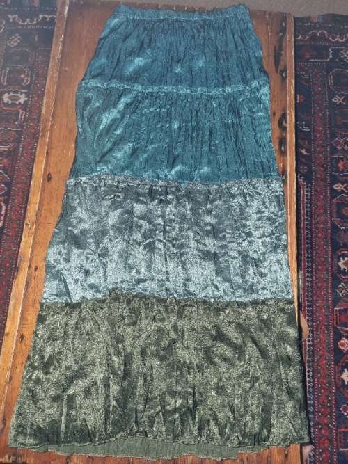 Beautiful Ombre Skirt - Size 8