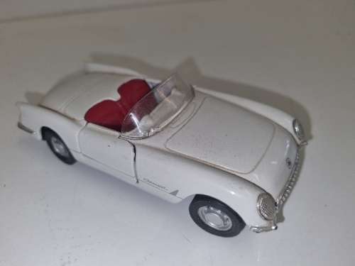 Maisto 1953 Corvette - 1/38 Scale