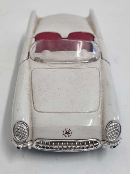 Maisto 1953 Corvette - 1/38 Scale