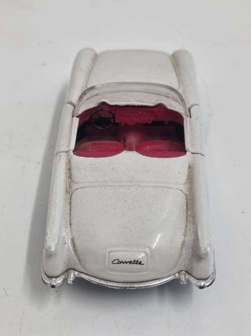 Maisto 1953 Corvette - 1/38 Scale
