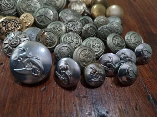 40 x Milatary buttons - see pictures