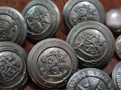 40 x Milatary buttons - see pictures