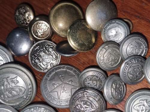 40 x Milatary buttons - see pictures
