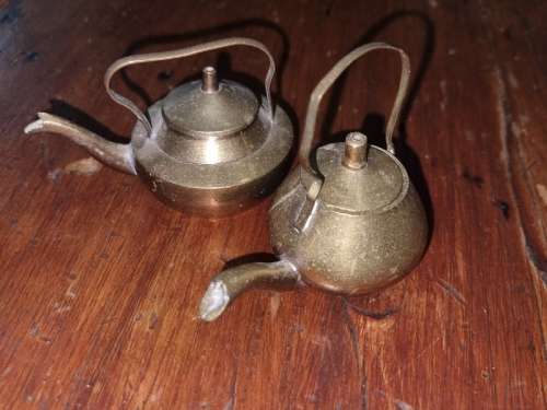 2 x Miniature Brass Lided kettles - See pictures