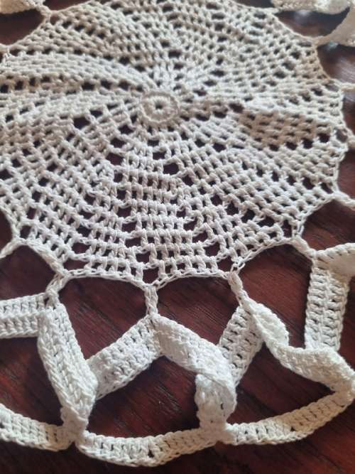 Beautiful Vintage Finely Crochet Doily - Diameter - 20cm