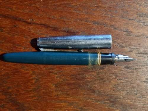 Vintage Crest Fountain pen