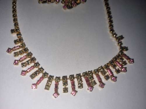 Beautiful Vintage Necklace with matching earrings