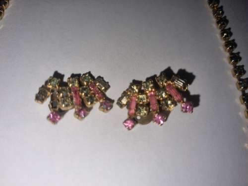 Beautiful Vintage Necklace with matching earrings