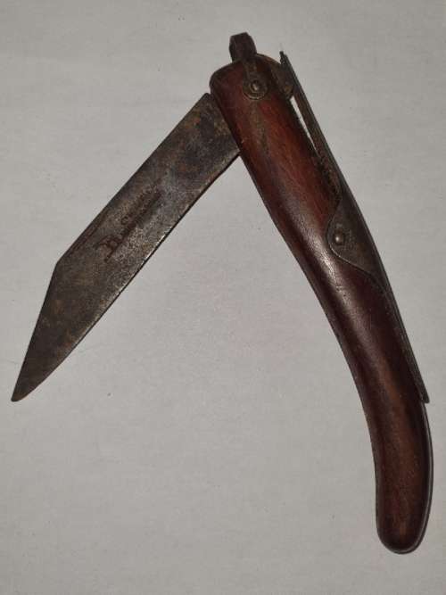 Some Vintage items incl. Okapi Knife, Thermometer, badges, vintage key, etc. See pictures