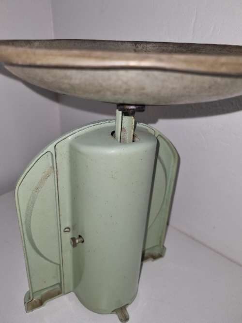 Beautiful Vintage Salter Scale
