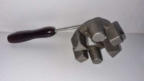 Vintage Snackle with wooden Handle