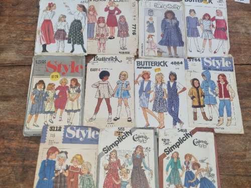 11 x Clothing patterns - Girls