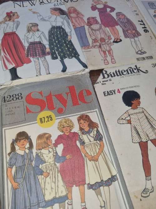 11 x Clothing patterns - Girls