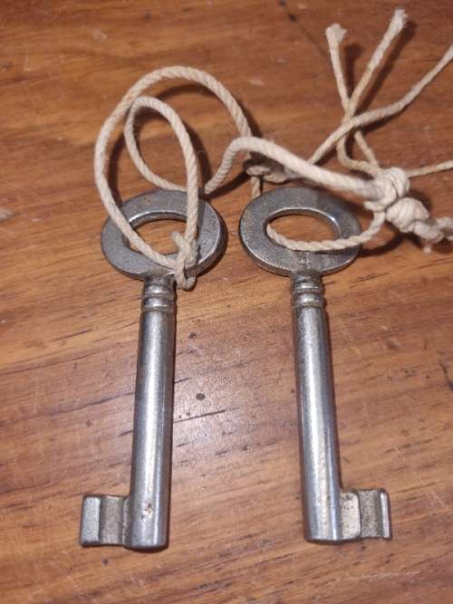2 x Vintage Keys - 5.5cm each