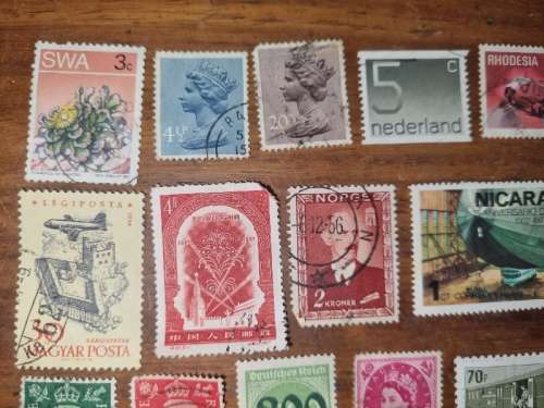 21 x International stamps