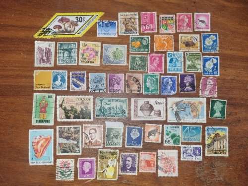 51 x International stamps