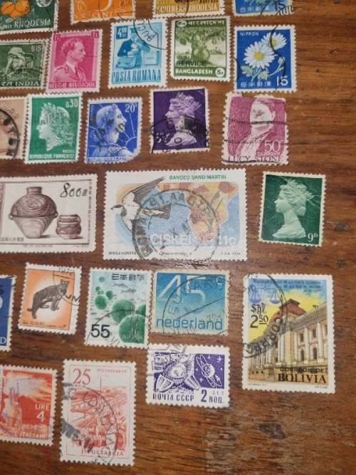 51 x International stamps