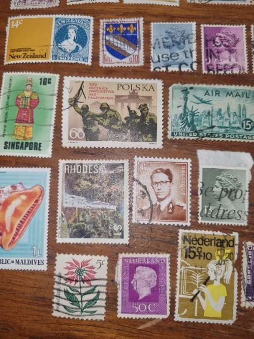 51 x International stamps