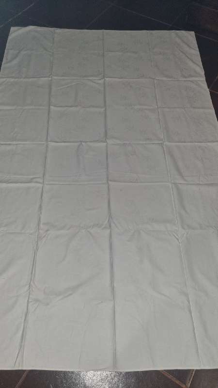White Tablecloth with 4 Fabric Napkins