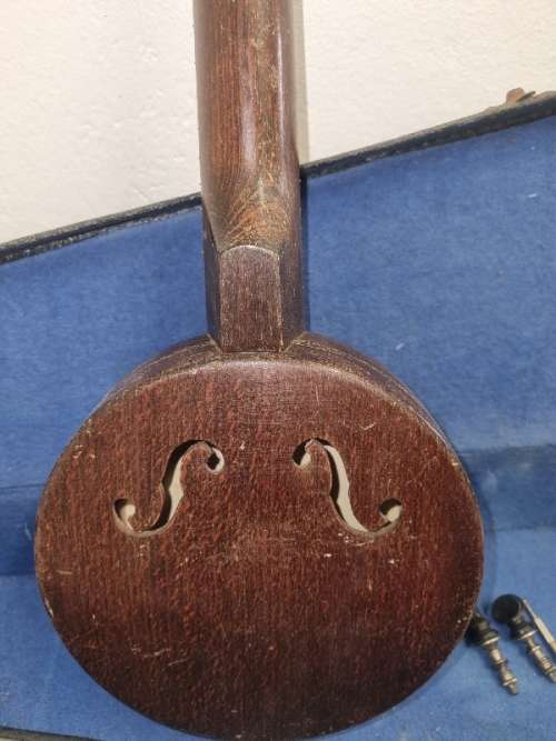 Banjo in case - for parts or restoration - see pictures