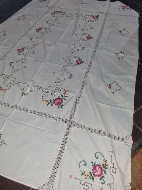 Beautiful Large Vintage Embroidered Tablecloth with crochet detail - 2.5m x 1.7m