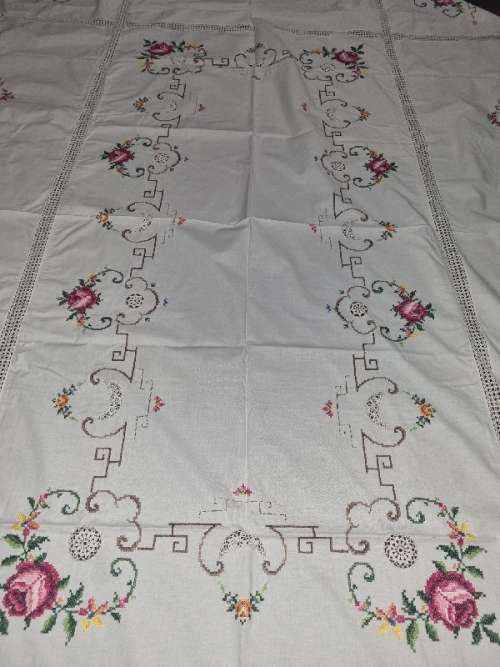 Beautiful Large Vintage Embroidered Tablecloth with crochet detail - 2.5m x 1.7m