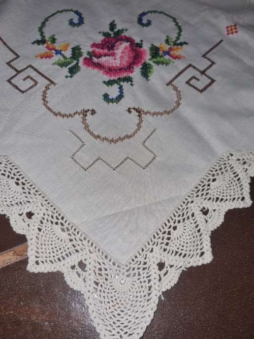 Beautiful Large Vintage Embroidered Tablecloth with crochet detail - 2.5m x 1.7m