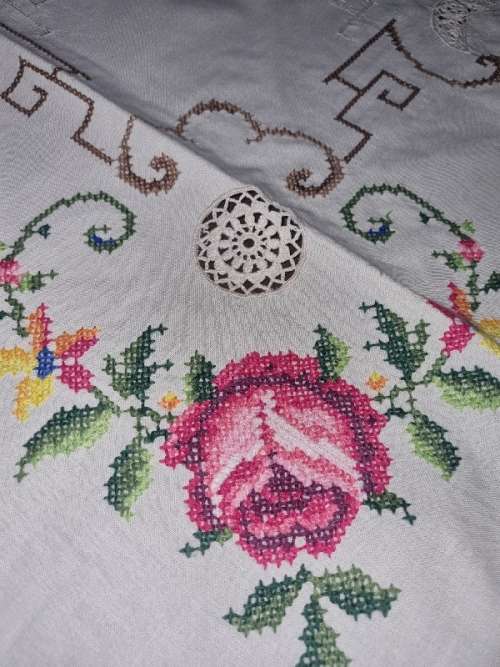 Beautiful Large Vintage Embroidered Tablecloth with crochet detail - 2.5m x 1.7m