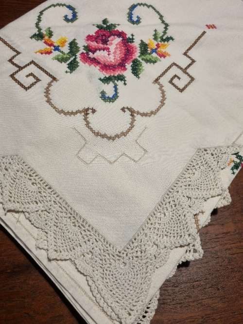 Beautiful Large Vintage Embroidered Tablecloth with crochet detail - 2.5m x 1.7m