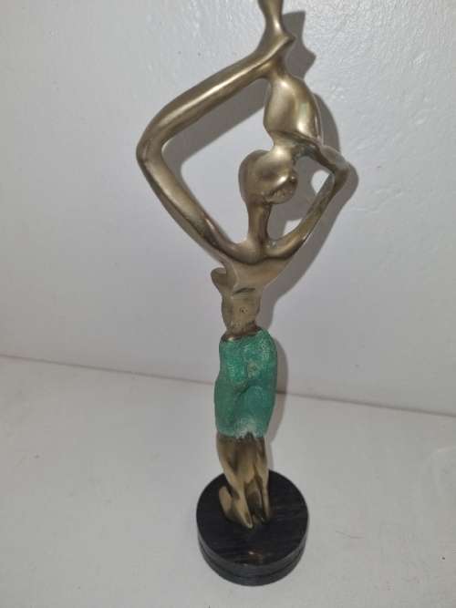 Brass Ornament on wooden base - Lady figurine - Height - 28cm