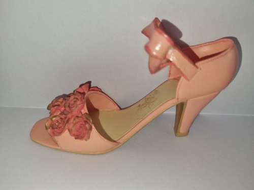 Beautiful Miniature Ornamental Shoe - Sarna - Rose Garden - Beautiful detail!!