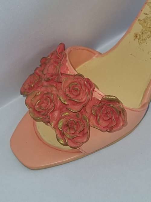 Beautiful Miniature Ornamental Shoe - Sarna - Rose Garden - Beautiful detail!!