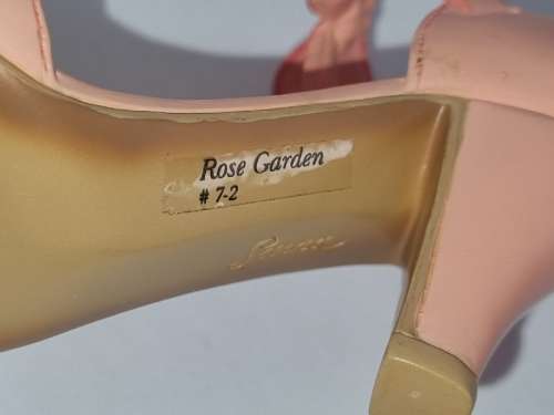 Beautiful Miniature Ornamental Shoe - Sarna - Rose Garden - Beautiful detail!!