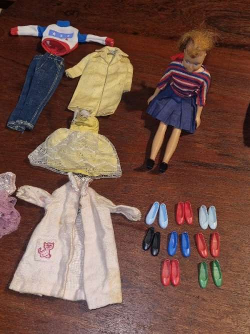 Vintage Original 1963 Barbie Skipper Doll - Mattel Inc. with extra clothes and shoes