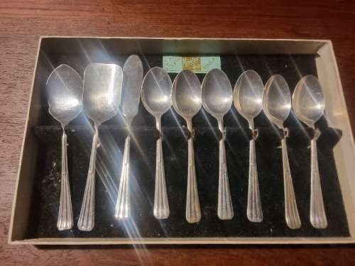 Beautiful 9 Piece EPNS Teaspoon set - See pictures