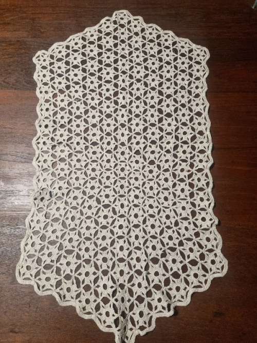 Beautiful Runner / Doily - 80cm x 40cm
