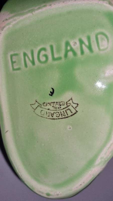 Vintage Lingard Teapot - England - Lady living in a shoe