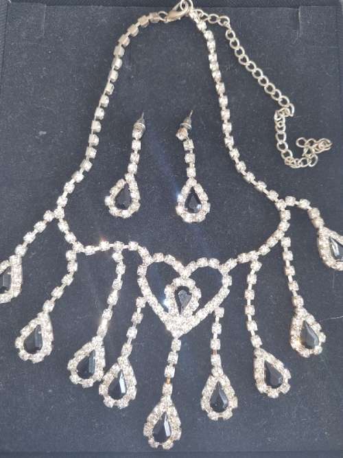 Costume Jewelry Set - Necklace and earrings