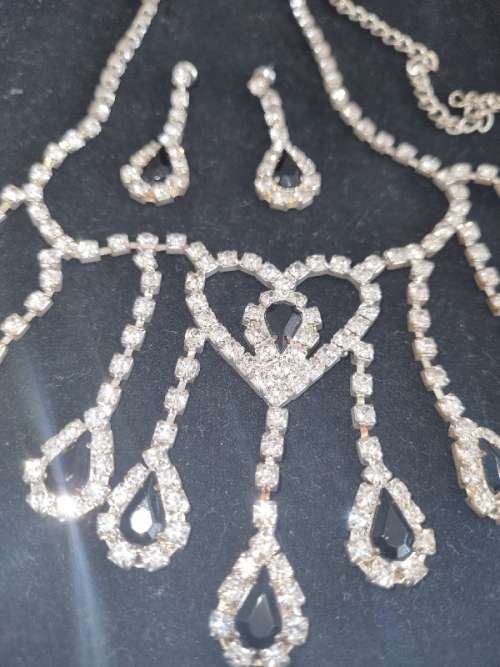 Costume Jewelry Set - Necklace and earrings