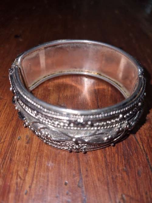 Beautiful Bracelet / Bangle