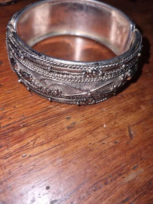 Beautiful Bracelet / Bangle